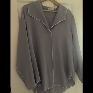 Aritzia Blouse Mauve with white trim size M